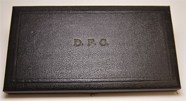 Original Distinguished Flying Cross Issue Case - Click for the bigger picture