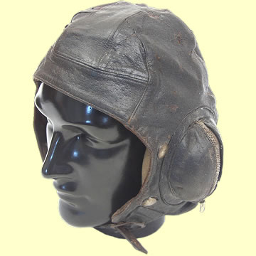 WWII 'B' Type Flying Helmet - Click for the bigger picture