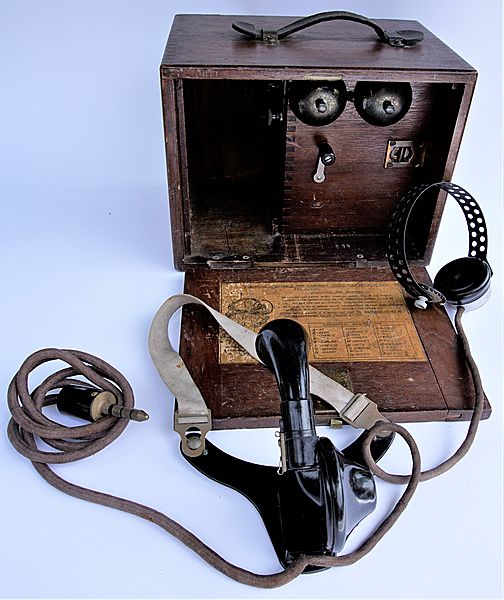 Royal Observer Corps Portable Telephone for Observer Posts RAF Ref Nos 10G/125 - Click for the bigger picture