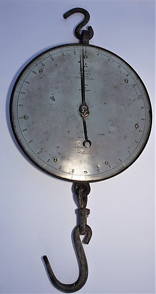 Air Ministry Salters No. 20T Trade Spring Scales - Click for the bigger picture