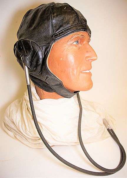 Private Purchase 1930's Flying Helmet by S.Lewis - Click for the bigger picture