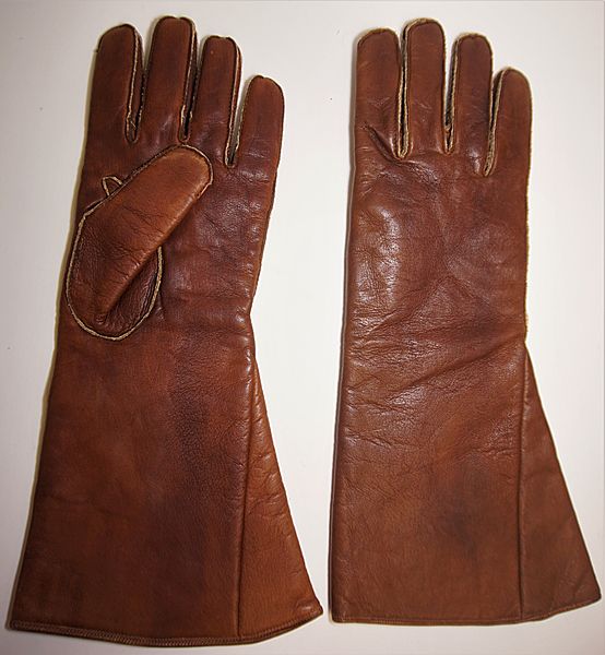 RAF Gloves, Flying, Gauntlet, Type D - Click for the bigger picture