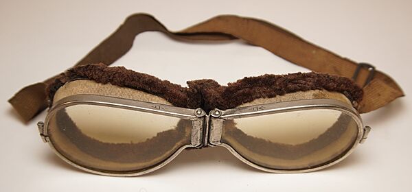 Royal Flying Corps Issue 'Featherweight' Flying Goggles - Click for the bigger picture