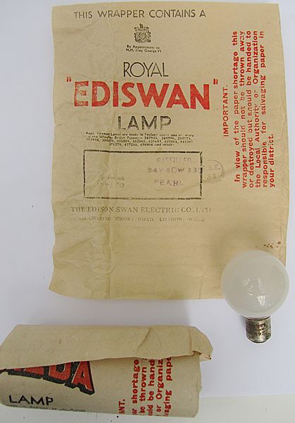 'Ediswan' RAF Light Bulbs with original packaging - Click for the bigger picture