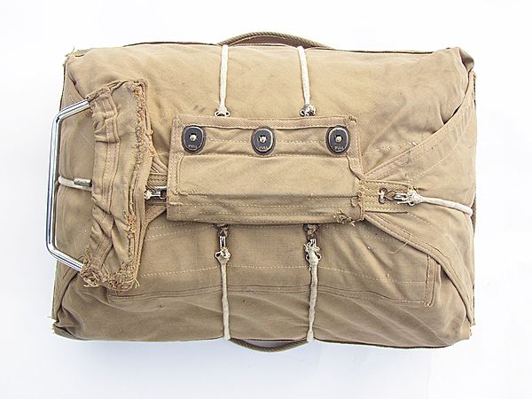 RAF Observers Parachute pack - Click for the bigger picture