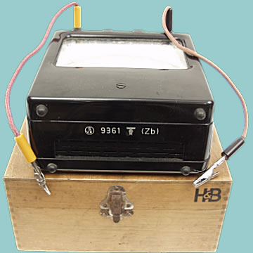 Kreigsmarine Spannungsmesser by Hartmann & Braun AG - Click for the bigger picture