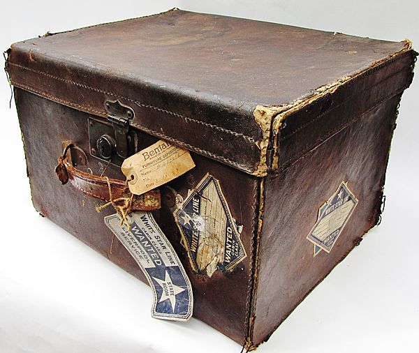 White Star Line Related Suitcase - Click for the bigger picture