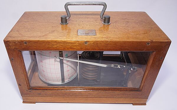 WWII Kriegsmarine Barograph by Lufft of Stuttgart - Click for the bigger picture