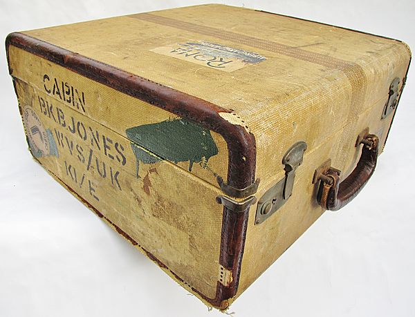 Women's Voluntary Service 'Aero-Pak' Travel Case - Click for the bigger picture